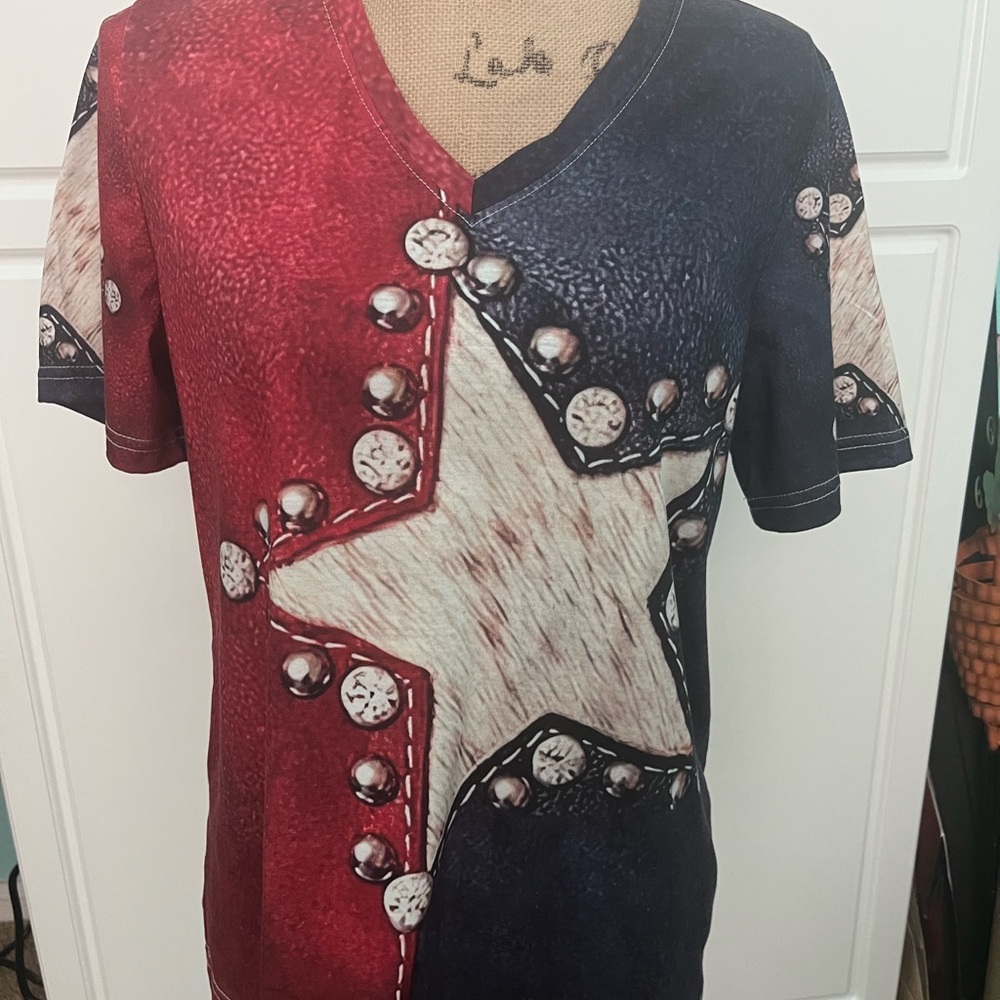 Red and Blue Star Graphic T-Shirt